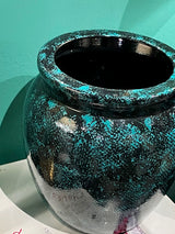 anfora-metalica-aguas-negro-turquesa