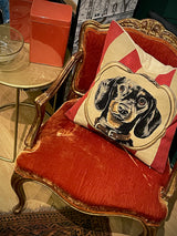 butaca-de-estilo-frances-con-cojin-de-cara-de-teckel