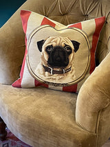 butaca-de-velvet-con-cojin-perro-carlino