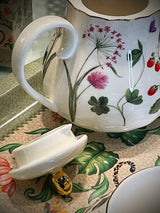 'En Plein Air' Porcelain Teapot - 800 ml