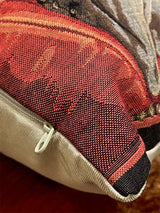 cojines-cuadrados-con-perros-bracos-sobre-sofa