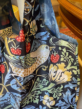 Bolsa Plegable 'Strawberry Thief' - William Morris