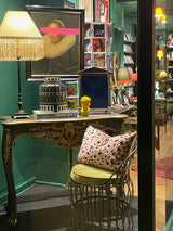 consola-francesa-en-madera-de-mango-y-blason-dorado