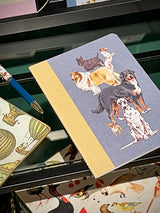 cuadernos-con-dibujos-de-perros-sobre-azul