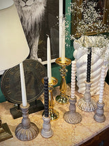 decoracion-clasica-de-interiores-con-candelabros-y-velas