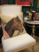 decoracion-con-butaca-y-cojin-de-caballo