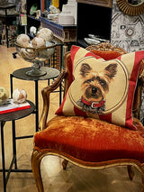 decoracion-con-cojines-originales-de-perros-yorkshire
