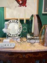 decoracion-de-interiores-con-candelabros-y-jarrones-de-cristal