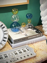 decoracion-de-interiores-con-jarrones-de-cristal-de-colores