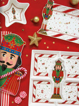 decoracion-de-mesa-de-navidad-con-bandejas-aperitivos-nutcrackers