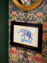 Pequeño Cuadro Decorativo 'Elefante Sobre Capitel' - 18x13 cm