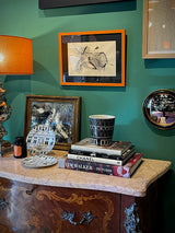 decoracion-eclectica-con-cuadros-y-arte-abstracto