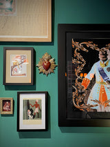 decoracion-mural-con-arte-y-piezas-ex-voto