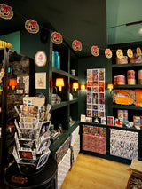 decoration-with-christmas-wreath-garlands