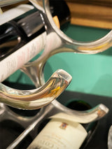 detalle-botellero-plateado-estilo-moderno