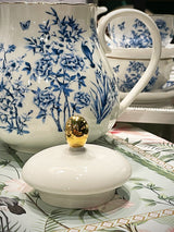 detalle-tapa-tetera-de-porcelana-azul