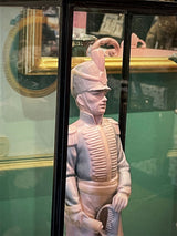 Figura Decorativa de Porcelana 'Soldadito Rosa'