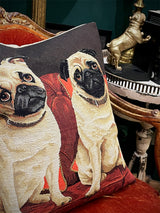 funda-cojin-jacquard-belga-perros-carlinos-sobre-sofa