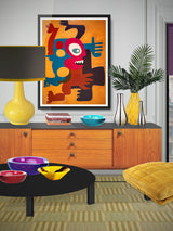 Interior decoración mid century con arte moderno