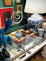 interior-decoration-with-ceramics-and-sculptures