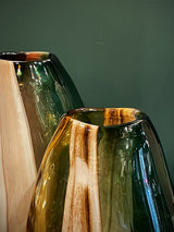 jarrones-de-cristal-de-colores-verdes-y-amarillos