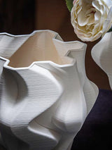 jarrones-originales-de-porcelana-detalle-textura-de-origami