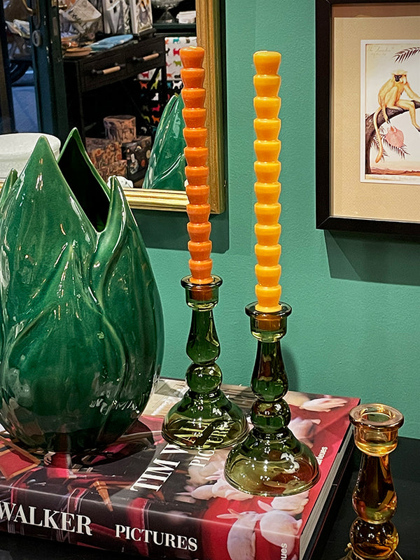 juego-de-candelabros-decorativos-en-cristal-verde-con-velas