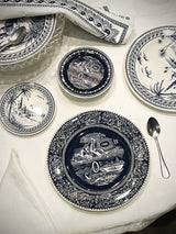 mesas-con-vajillas-clasicas-azules-de-gien