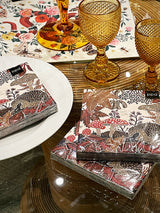 mesas-festiva-con-servilletas-de-setas-y-erizos