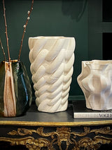 montaje-decorativo-con-jarrones-sobre-consola