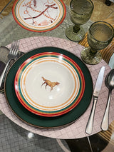 platos-de-porcelana-con-caballos-para-mesas-elegantes