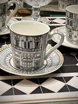 tazas-de-cafe-en-porcelana-blanca-y-negra