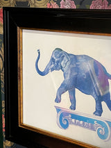 Pequeño Cuadro Decorativo 'Elefante Sobre Capitel' - 18x13 cm