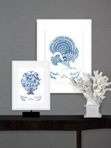 detalle-interior-decorado-con-cuadros-corales-azules