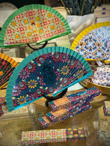 Abanico 'Frida Kahlo' - Flores sobre Verde
