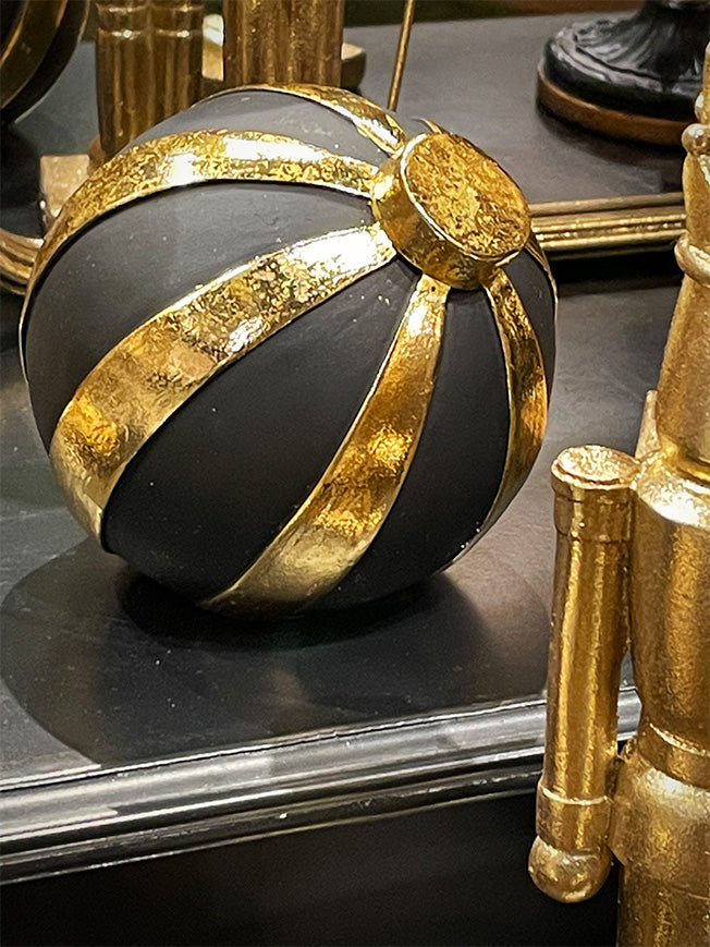 adorno-decorativo-bola-negra-y-dorada-navidad