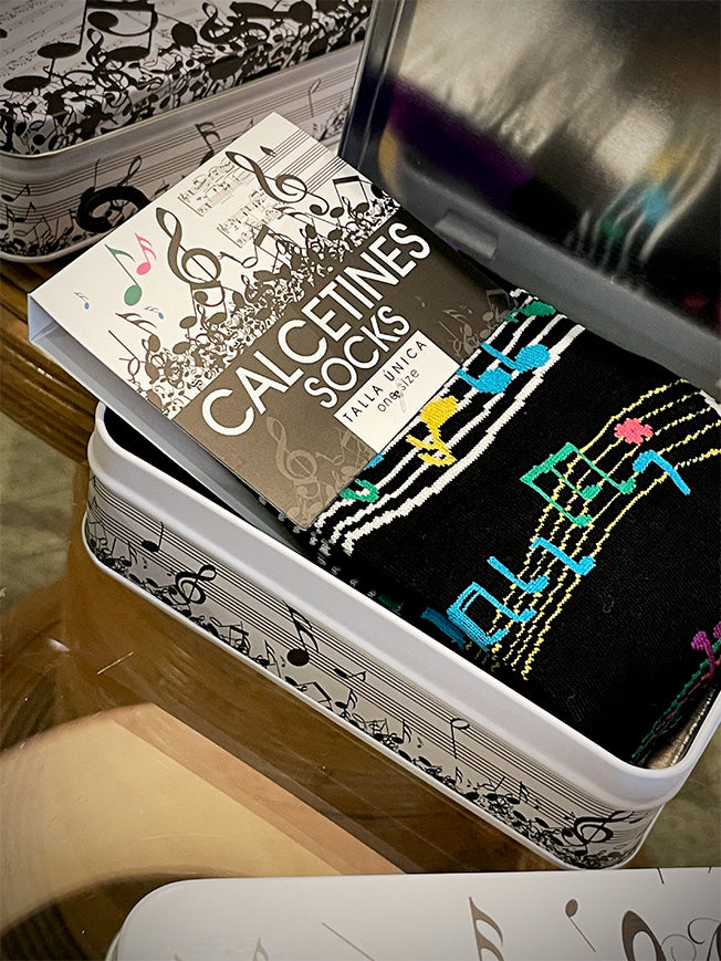 Calcetines en Caja de Lata 'Partituras Musicales' - Negro