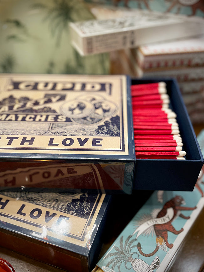 Caja de Cerillas Gigante 'Cupid Love' - 150 Piezas