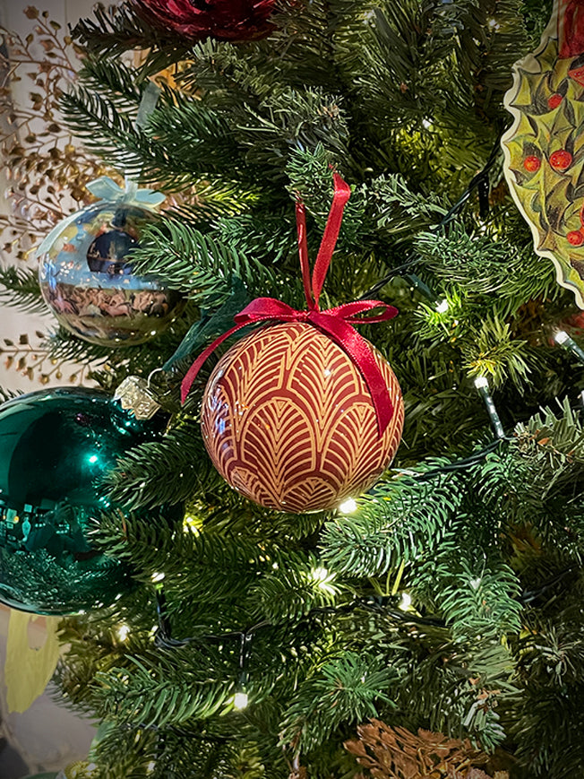 Bola Decorativa 'Hojas Art Deco' en Caja de Regalo