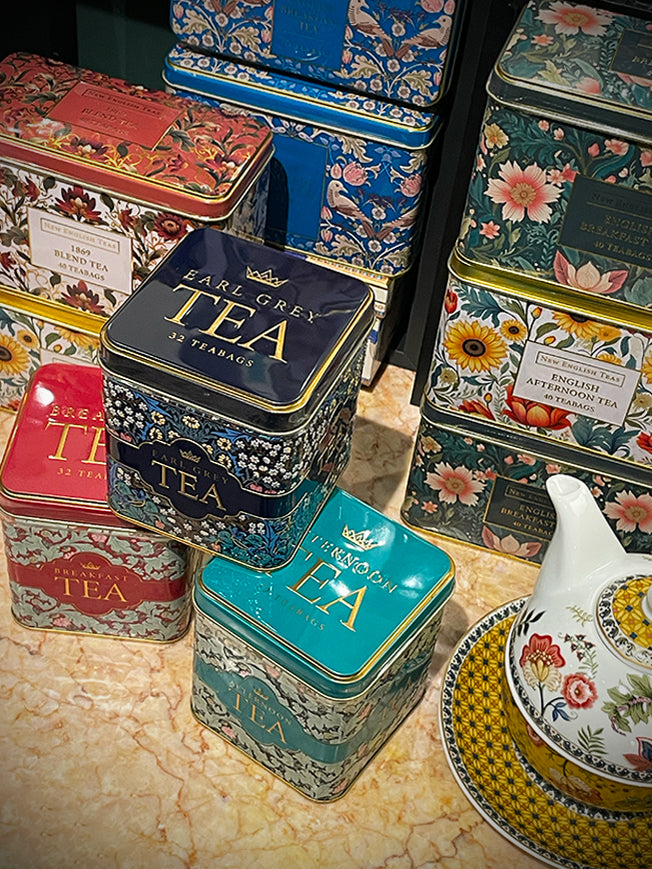 Tapestry Daisies Tea Tin - 32 Earl Grey Tea Bags
