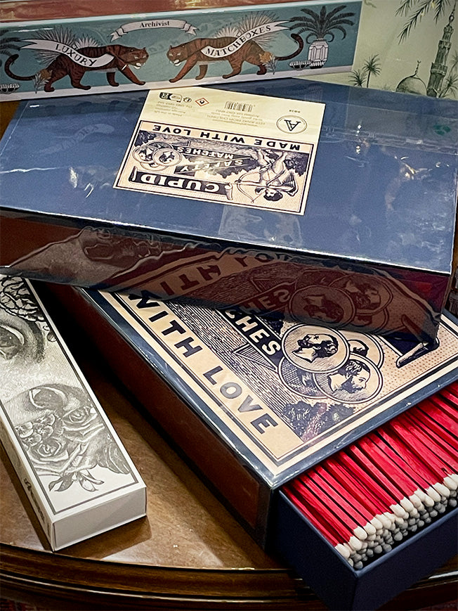 Caja de Cerillas Gigante 'Cupid Love' - 150 Piezas