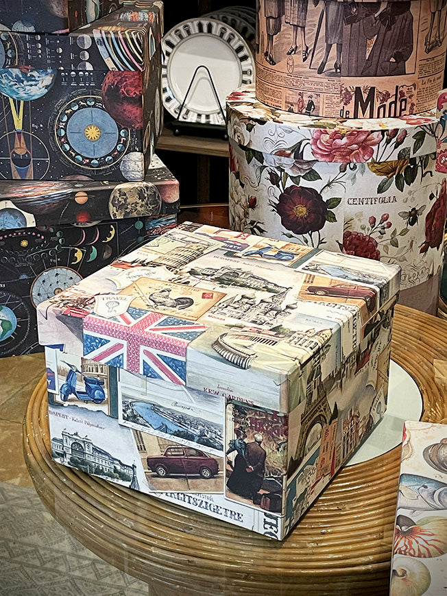 Caja Cuadrada Mediana 'Travelling' - 24x24x16 cm