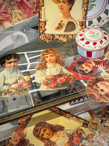 German Trading Card Sheet 'Pair of Girls'