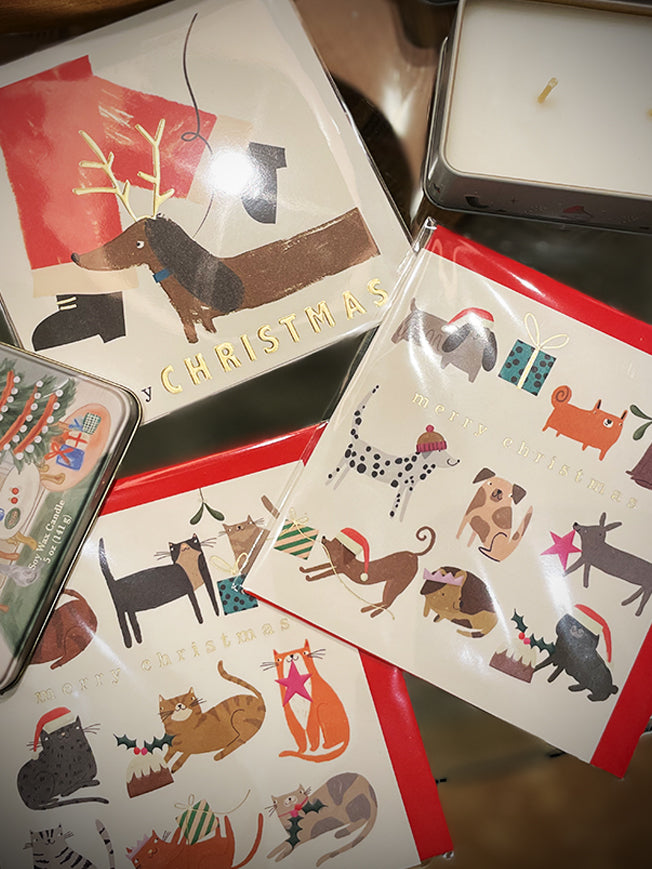Tarjeta de Navidad 'Festive Dogs' - Caroline Gardner