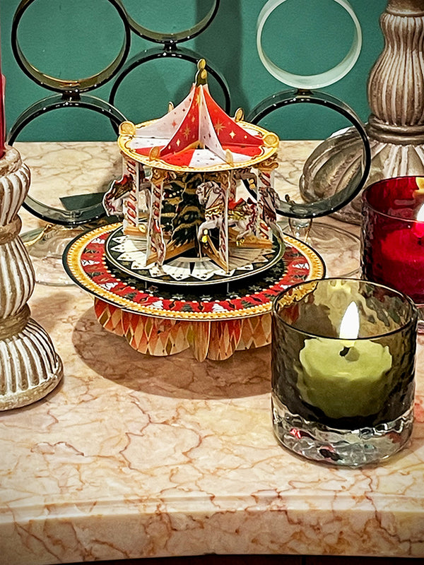 decoracion-con-postales-de-navidad-estilo-carrusel