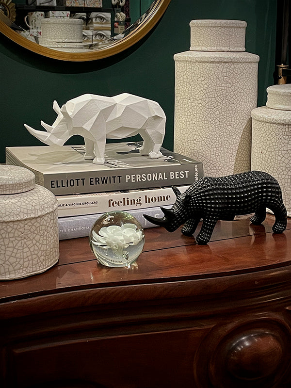 decoracion-de-interior-con-esculturas-de-rinocerontes