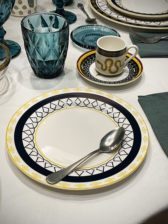 dessert-plates-with-blue-and-yellow-border