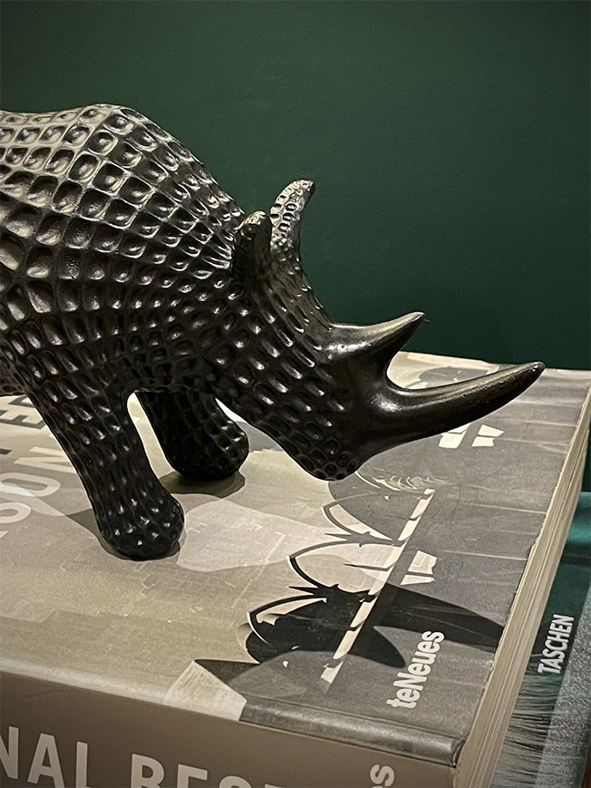 figura-decorativa-rinoceronte-negro