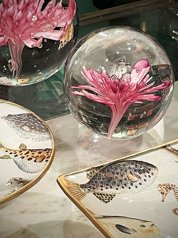 glass-paperweights-with-pink-flower