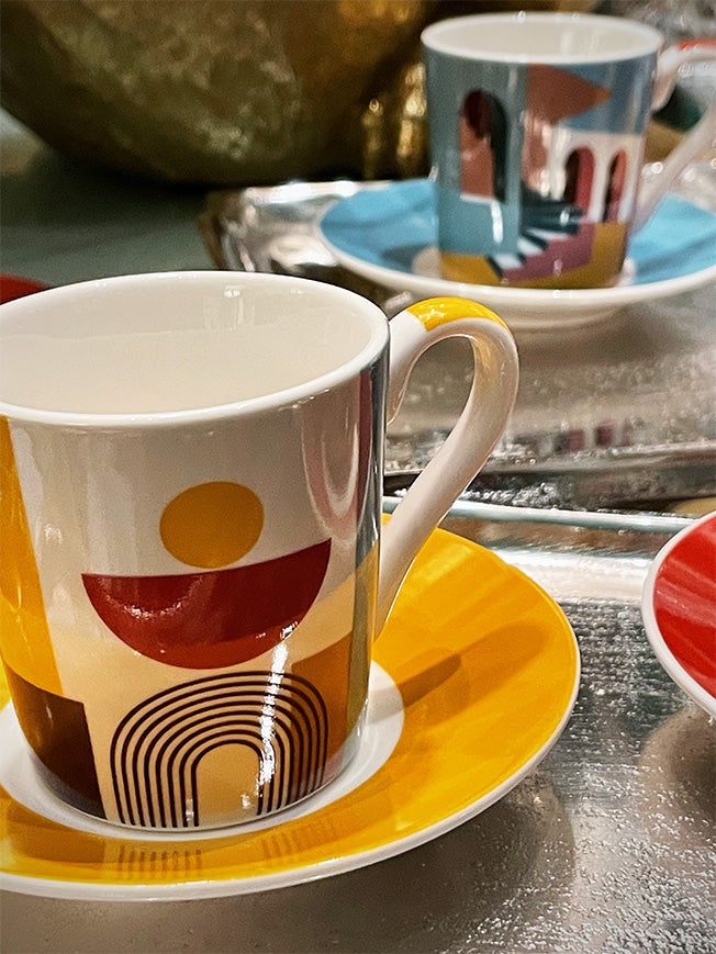 illusion-art-style-coffee-cups-and-saucers